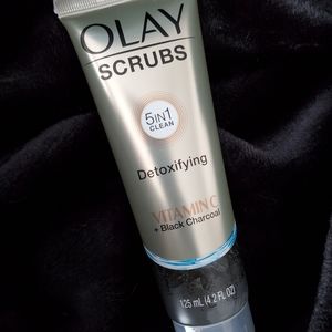 Olay Black Charcoal Detoxifying Scrub